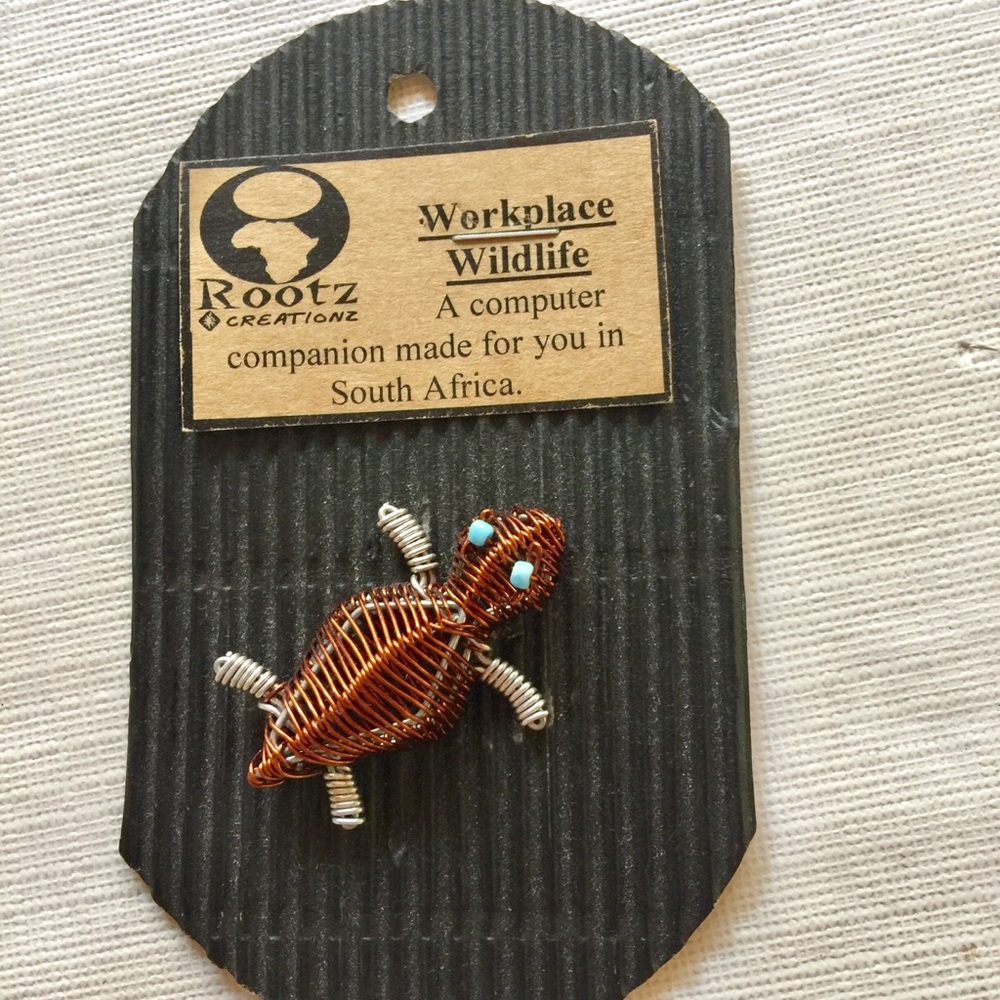 NWT Desk Accessory, Wire Turtle Animal Computer accessory, African handi…